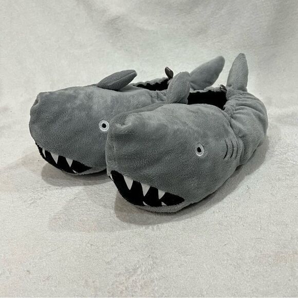 Old Navy Shark Slippers XL 3-4 - Picture 7 of 11